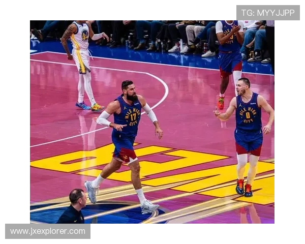 库里轰38+9记三分仍无缘今日最佳！对不起，你碰到暴走的约基奇了